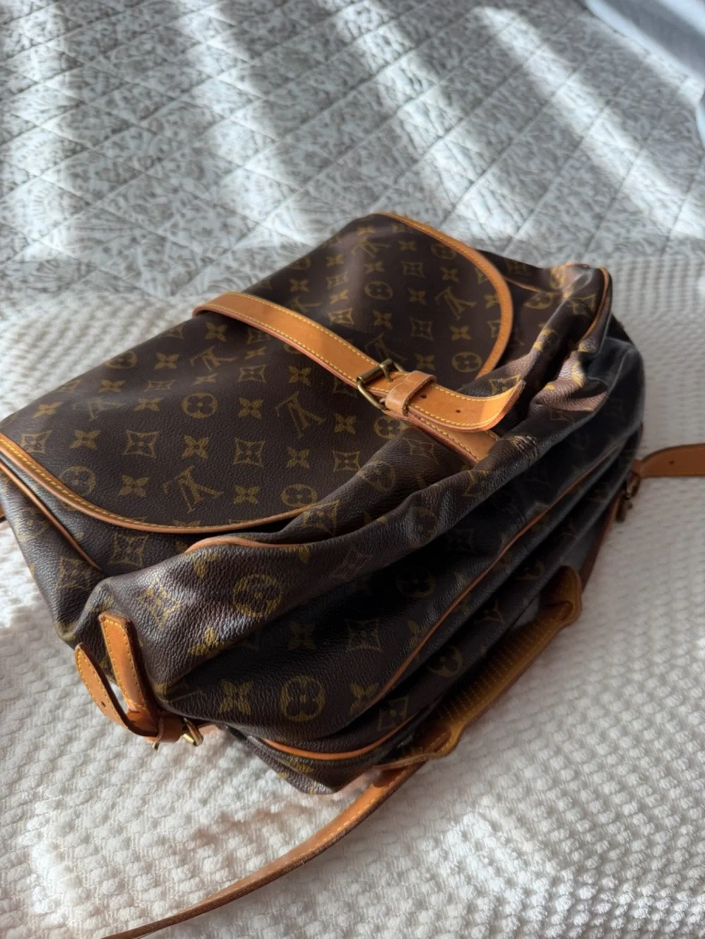 Louis Vuitton Monogram Samur 35 GM Canvas Messenger Bag - Picture 2 of 7